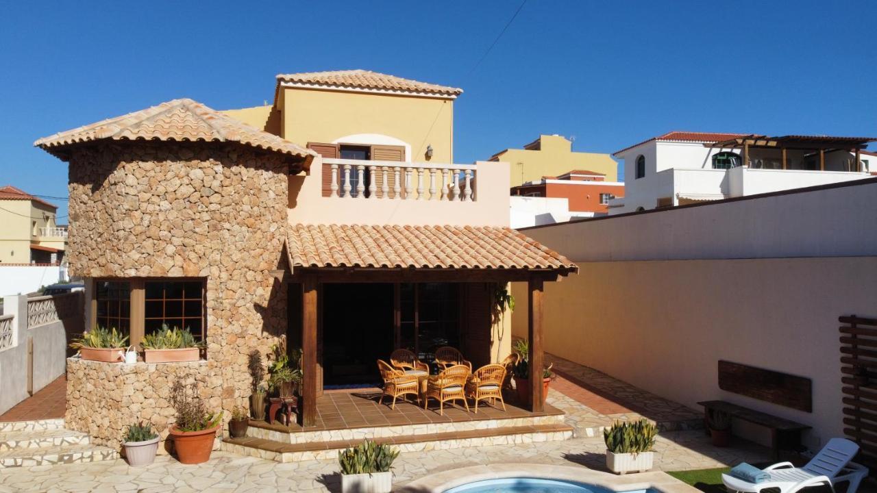 Villa Ingrid. Piscina Exterior. Las Playas Екстериор снимка